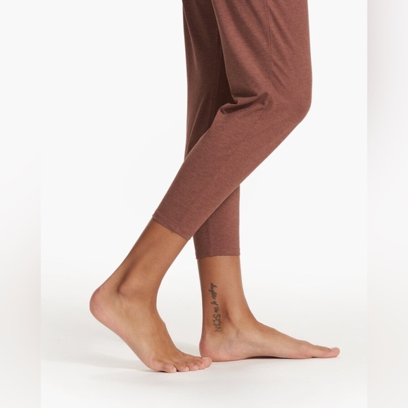 Vuori Lux At Ease Harem Pants in Hazelnut Heather PLEASE READ - Picture 12 of 14